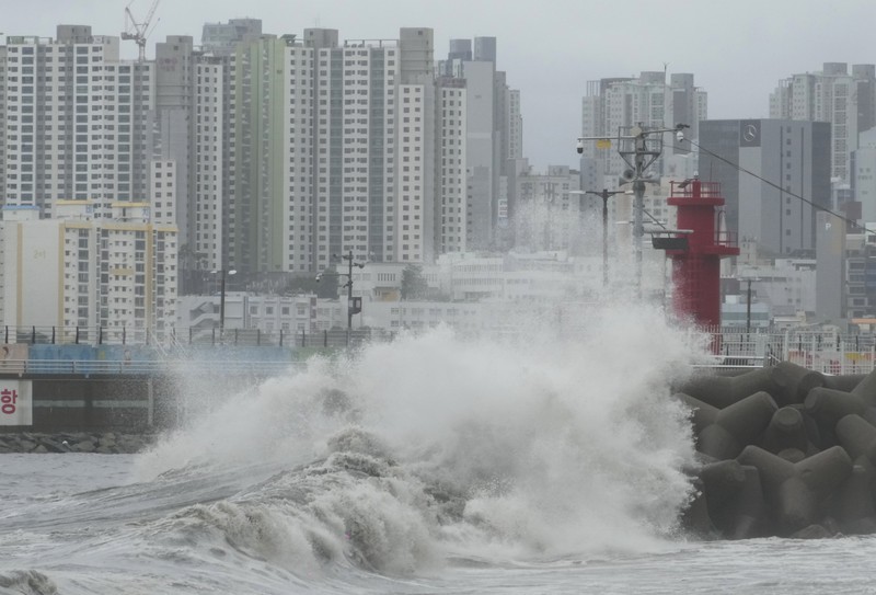 South Korea Asia Storm People struggle in the rain and wind as the tropical storm named Khanun approaches to the Korean Peninsular, in Busan, Thursday, Aug. 10, 2023. (AP Photo/Ahn Young-joon)