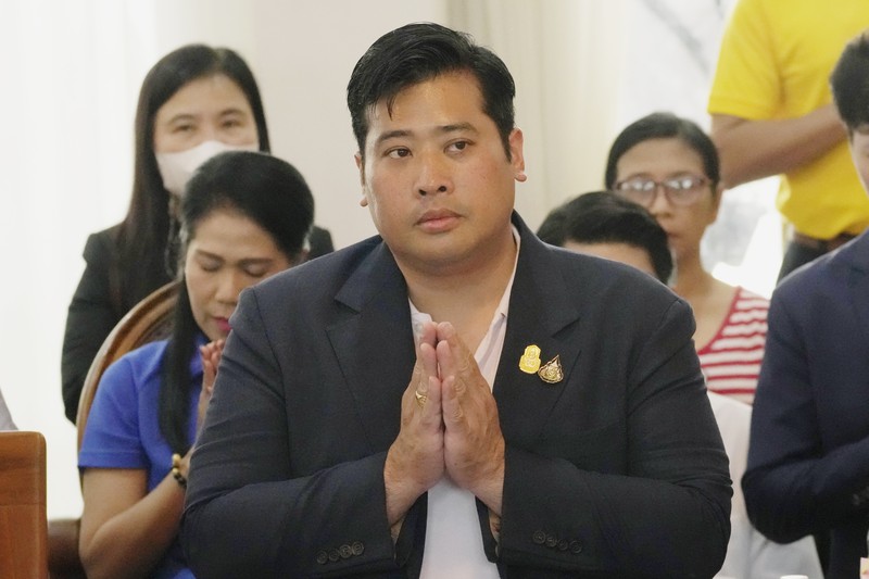Thailand King's Son Vacharaesorn Vivacharawongse prays at a religious ceremony at Yannawa temple in Bangkok, Thailand, Thursday, Aug. 10, 2023. The estranged son of Thailand's King Maha Vajiralongkorn has made his surprise return to the country after 27 years of living abroad. (AP Photo/Sakchai Lalit)