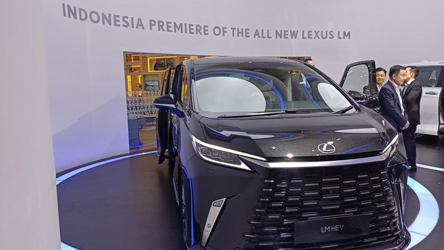 Mobil Hybrid Mewah The All New Lexus RX Meluncur, Saingan Berat Alphard. (CNBC Indonesia/Ferry Sandi)