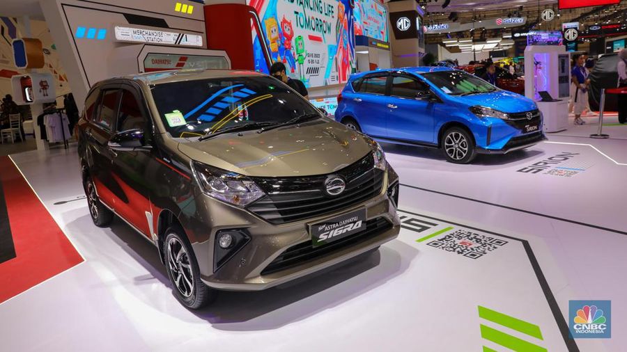 Mobil Daihatsu New SIgra dalam pameran Gaikindo Indonesia International Auto Show Gaikindo Indonesia International Auto Show di ICE BSD, Tangerang, Banten, Kamis (10/8/2023). (CNBC Indonesia/Faisal Rahman)