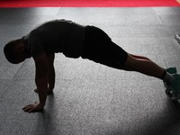Heboh, Tempat Gym Dikecam karena Larang Wanita Tua Masuk