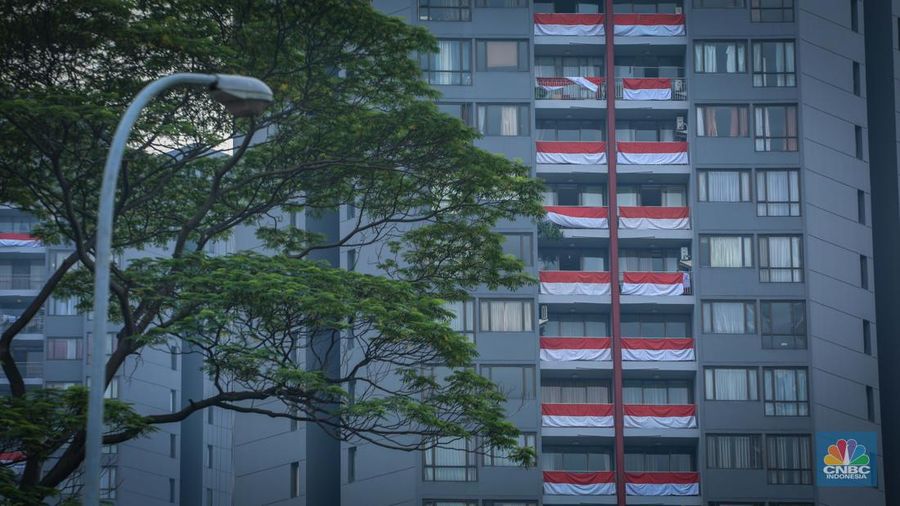 Ratusan bendera Merah Putih terpasang di balkon Apartemen Taman Rasuna, Kompleks Epicentrum, Jakarta, Jumat (11/8/2023). (²©²ÊÍøÕ¾/Faisal Rahman)