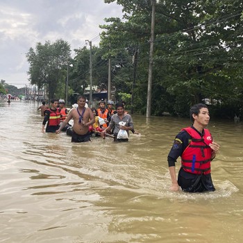 Malapetaka di Tetangga RI Bikin Puluhan Ribu Warga Diungsikan