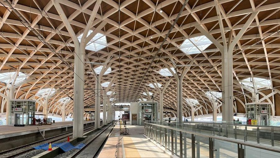 PT KCIC mengadakan kegiatan site visit media bersama Direktur Utama PT KCIC ke Stasiun Halim, Jakarta.  (CNBC Indonesia)