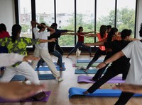 Yoga atau Pilates, Mana yang Lebih Efektif Bakar Lemak Perut?