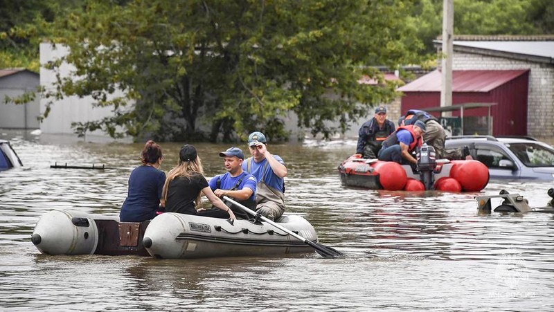 Badai Tropis Khanun menyebabkan hujan lebat di wilayah Rusia bagian timur jauh (Far East) hingga mengakibatkan banjir. (Russian Emergency Ministry Press Service via AP)