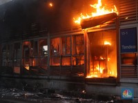 Halte TransJakarta Tendean Kebakaran, Arus Lalin Dialihkan