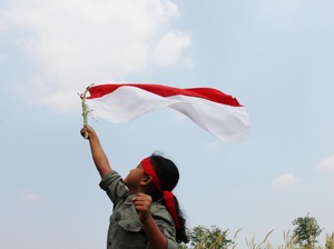 42 Pantun Kemerdekaan 17 Agustus 2025 yang Lucu dan Kekinian