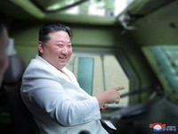 Kim Jong Un Luncurkan Satelit ke Antariksa, Pantau Joe Biden