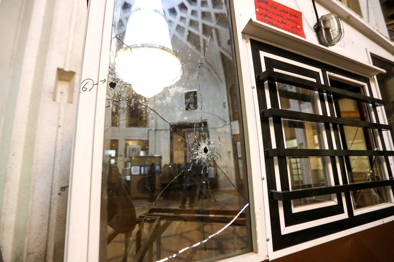 Penembakan brutal di Kuil Syiah Iran. (via REUTERS/WANA NEWS AGENCY) Penembakan brutal di Kuil Syiah Iran. (via REUTERS/WANA NEWS AGENCY)