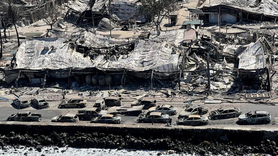 Cangkang rumah dan bangunan yang terbakar tersisa setelah kebakaran hutan yang didorong oleh angin kencang membakar sebagian besar kota di Lahaina, Maui, Hawaii, AS 11 Agustus 2023. (Hawai'i Department of Land and Natural Resources/Handout via REUTERS)