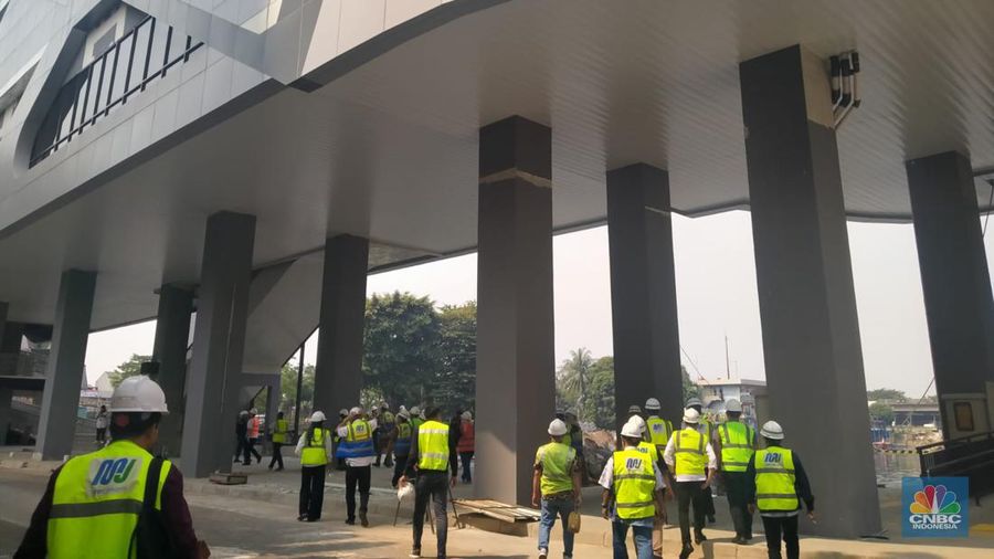 Pembangunan jembatan penyeberangan multiguna (JPM) Dukuh Atas Jakarta Pusat akan selesai konstruksi 20 Agustus 2023. (վ/Suhendra)