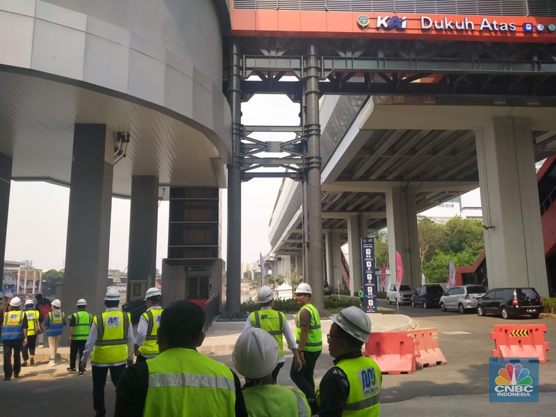 Pembangunan jembatan penyeberangan multiguna (JPM) Dukuh Atas Jakarta Pusat akan selesai konstruksi 20 Agustus 2023. Pembangunan jembatan penyeberangan multiguna (JPM) Dukuh Atas Jakarta Pusat akan selesai konstruksi 20 Agustus 2023. (²©²ÊÍøÕ¾/Suhendra)