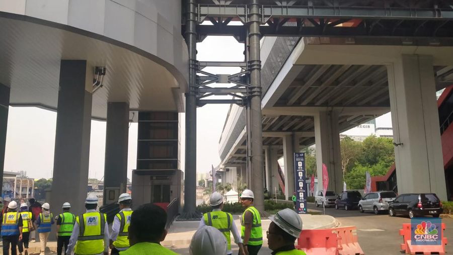 Pembangunan jembatan penyeberangan multiguna (JPM) Dukuh Atas Jakarta Pusat akan selesai konstruksi 20 Agustus 2023. (վ/Suhendra)