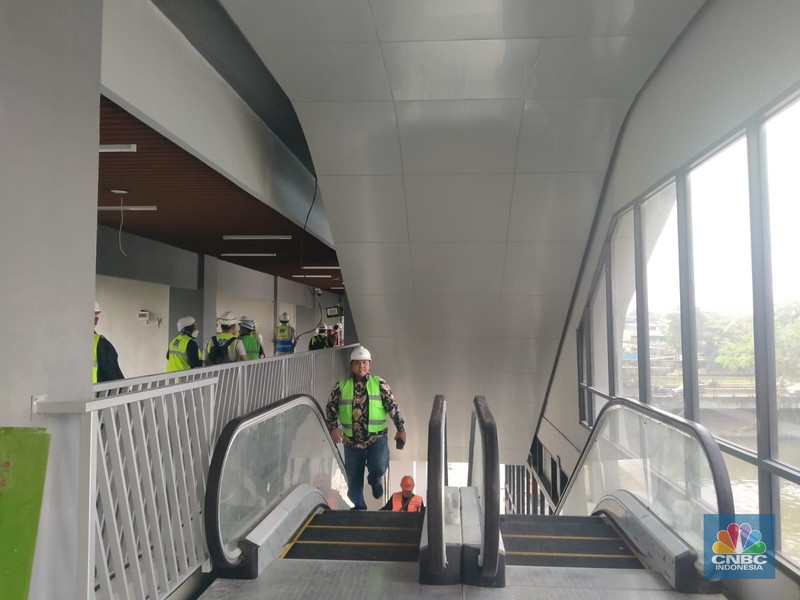 Pembangunan jembatan penyeberangan multiguna (JPM) Dukuh Atas Jakarta Pusat akan selesai konstruksi 20 Agustus 2023. Pembangunan jembatan penyeberangan multiguna (JPM) Dukuh Atas Jakarta Pusat akan selesai konstruksi 20 Agustus 2023. (²©²ÊÍøÕ¾/Suhendra)