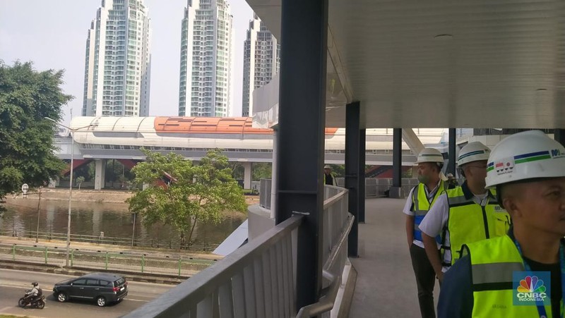 Pembangunan jembatan penyeberangan multiguna (JPM) Dukuh Atas Jakarta Pusat akan selesai konstruksi 20 Agustus 2023. (վ/Suhendra)