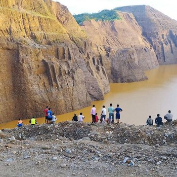 Penampakan Ngeri Tambang Giok Longsor, Puluhan Orang Hilang