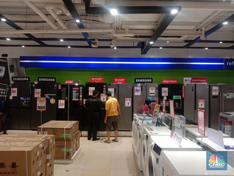 Transmart Full Day Sale pada hari ini, Selasa (15/8/2023). (CNBC Indonesia/ Eqqi Syahputra) Transmart Full Day Sale pada hari ini, Selasa (15/8/2023). (CNBC Indonesia/ Eqqi Syahputra)
