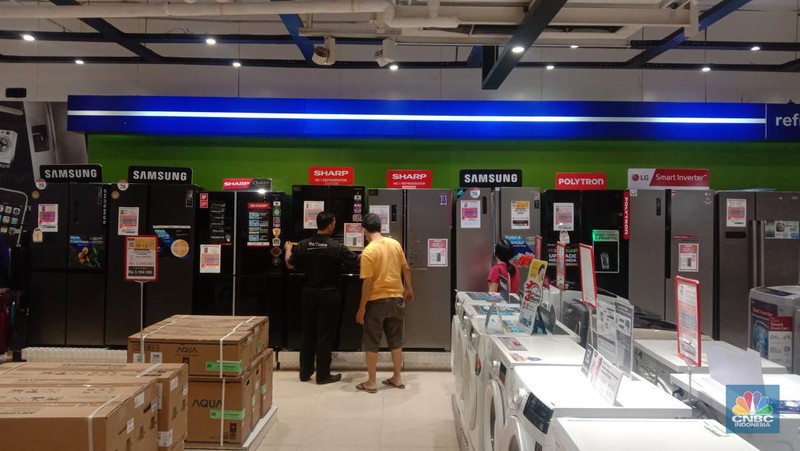 Transmart Full Day Sale pada hari ini, Selasa (15/8/2023). (CNBC Indonesia/ Eqqi Syahputra)