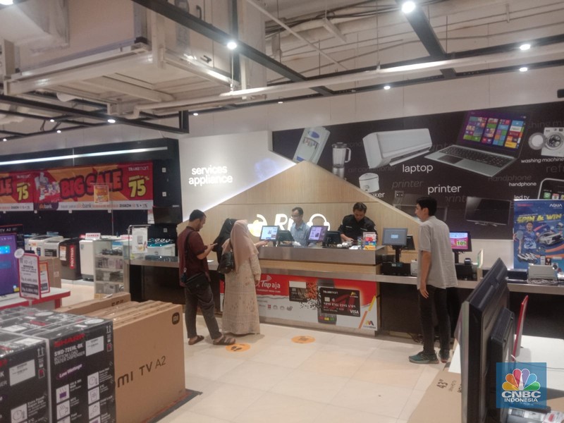 Transmart Full Day Sale pada hari ini, Selasa (15/8/2023). (CNBC Indonesia/ Eqqi Syahputra) Transmart Full Day Sale pada hari ini, Selasa (15/8/2023). (CNBC Indonesia/ Eqqi Syahputra)
