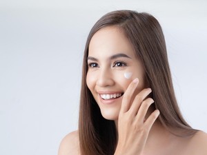 Benarkah Sunscreen dengan SPF Tinggi Jaminan Perlindungan Maksimal?