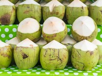 Wajib Tahu! Ada Kelompok Orang Tidak Boleh Minum Kelapa