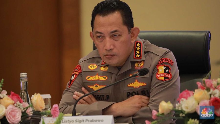 Kapolri Jenderal Listyo Sigit Prabowo saat menghadiri Konferensi Pers Nota Keuangan dan Rancangan Anggaran Pendapatan dan Belanja Negara (RAPBN) 2024. (CNBC indonesia/Muhammad Sabki)