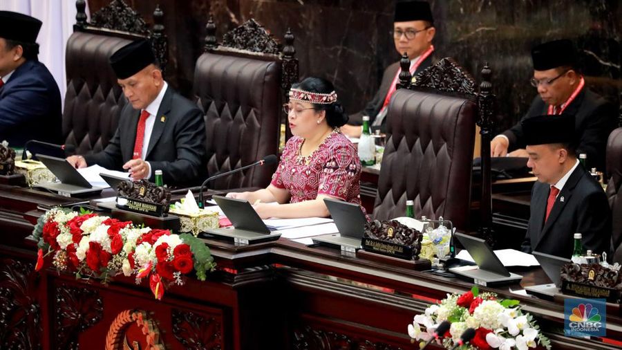 Ketua Dewan Perwakilan Rakyat (DPR RI) Puan Maharani di Sidang Tahunan MPR RI, Kamis (16/8/2023). (CNBC Indonesia/Muhammad Sabki)