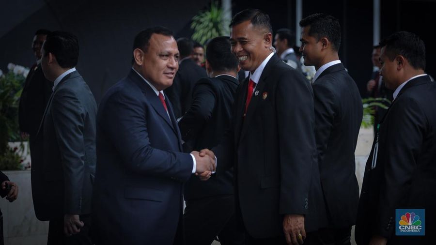 Ketua KPK R.I Firli Bahuri setelah sidang tahunan MPR RI tahun 2023 di Gedung DPR RI, Jakarta, Rabu (16/8/2023). (CNBC Indonesia/Faisal Rahman)