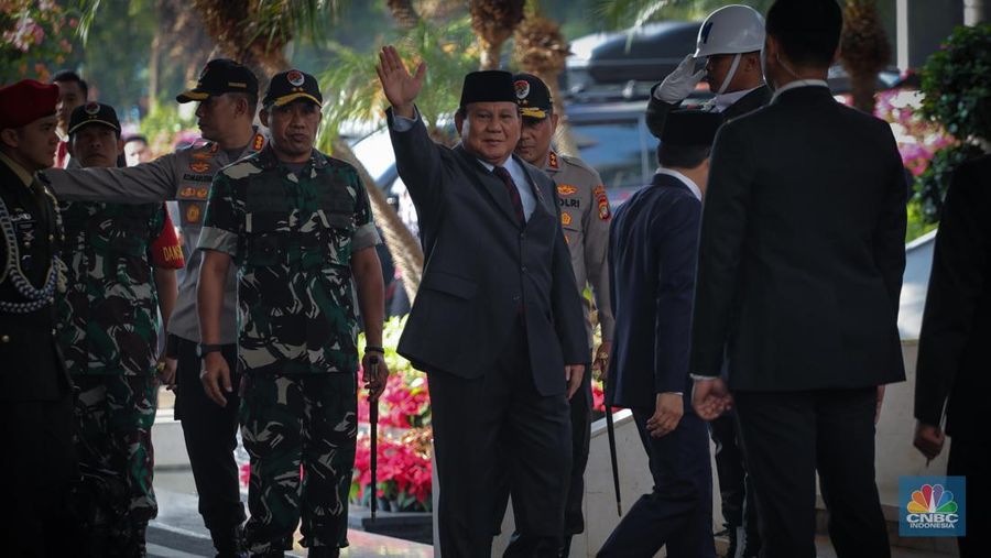 Menteri Pertahanan (Menhan) Prabowo Subianto dan Wakil Ketua DPR Muhaimin Iskandar atau Cak Imin tiba bersama di Gedung DPR jelang Sidang Tahunan 2023.  (CNBC Indonesia/Faisal Rahman)