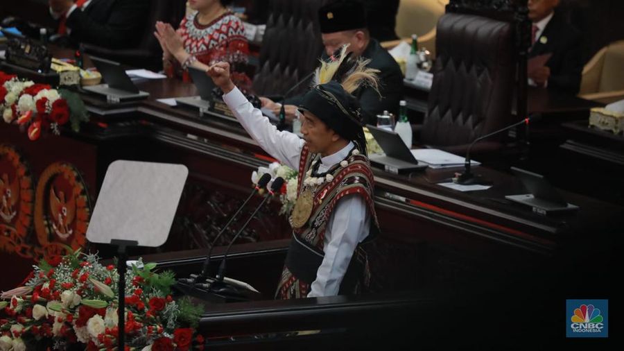 Pidato kenegaraan Presiden RI saat sidang tahunan MPR, DPR dan DPD RI, Jakarta, Rabu (16/8/2023). (CNBC Indonesia/Muhammad Sabki)