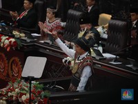 Di Hadapan DPR, Jokowi Jawab Kritikan Hilirisasi Faisal Basri