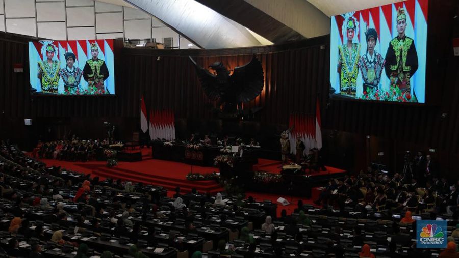 Presiden RI Joko Widodo (Jokowi) setelah sidang tahunan MPR, DPR dan DPD RI, Jakarta, Rabu (16/8/2023). (CNBC Indonesia/Faisal Rahman)
