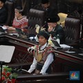 Filosofi Baju Tanimbar Jokowi dari Tutup Kepala hingga Kalung