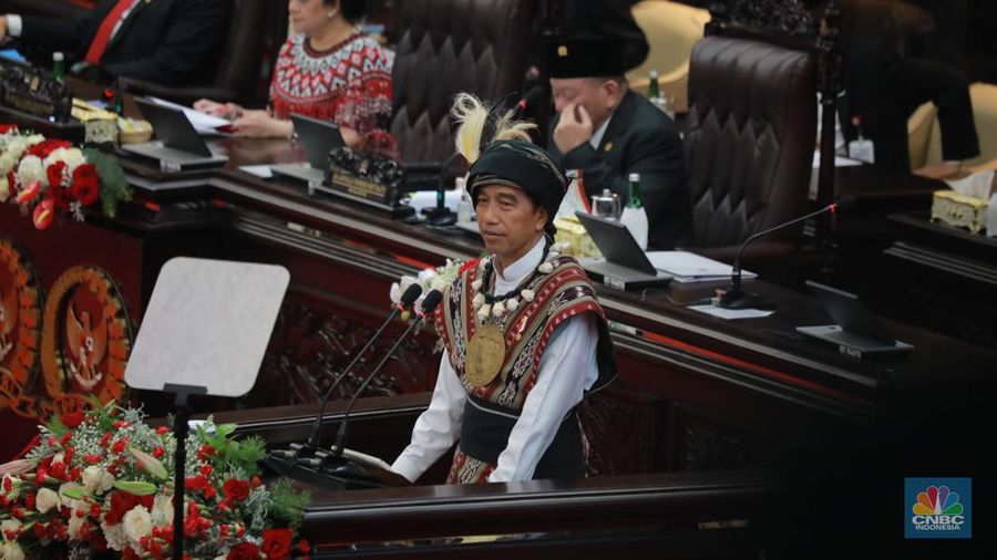 Pidato kenegaraan Presiden RI saat sidang tahunan MPR, DPR dan DPD RI, Jakarta, Rabu (16/8/2023). (CNBC Indonesia/Muhammad Sabki)