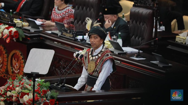 Pidato kenegaraan Presiden RI saat sidang tahunan MPR, DPR dan DPD RI, Jakarta, Rabu (16/8/2023). (CNBC Indonesia/Muhammad Sabki)
