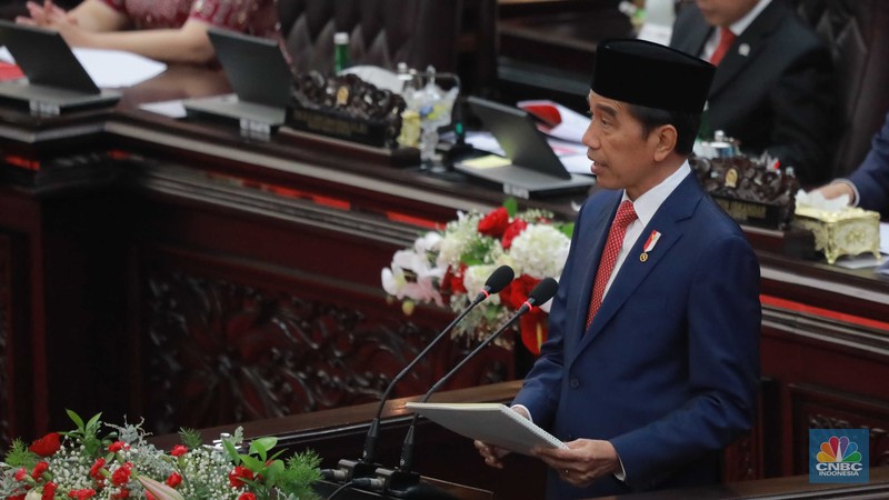 Pidato Presiden RI Joko Widodo tentang RAPBN Tahun Anggaran 2024 beserta nota keuangannya. Pidato Presiden RI Joko Widodo tentang RAPBN Tahun Anggaran 2024 beserta nota keuangannya. (CNBC Indonesia/Muhammad Sabki)