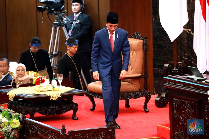 Presiden Joko Widodo dan Ketua DPR RI Puan Maharani di sidang tahunan MPR/DPR pada Senin (16/8). Presiden Joko Widodo dan Ketua DPR RI Puan Maharani di sidang tahunan MPR/DPR pada Senin (16/8). (CNBC Indonesia/Muhammad Sabki)