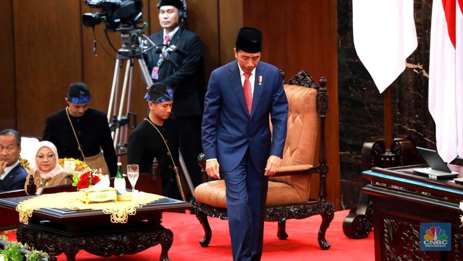 Presiden Joko Widodo dan Ketua DPR RI Puan Maharani di sidang tahunan MPR/DPR pada Senin (16/8). (CNBC Indonesia/Muhammad Sabki)