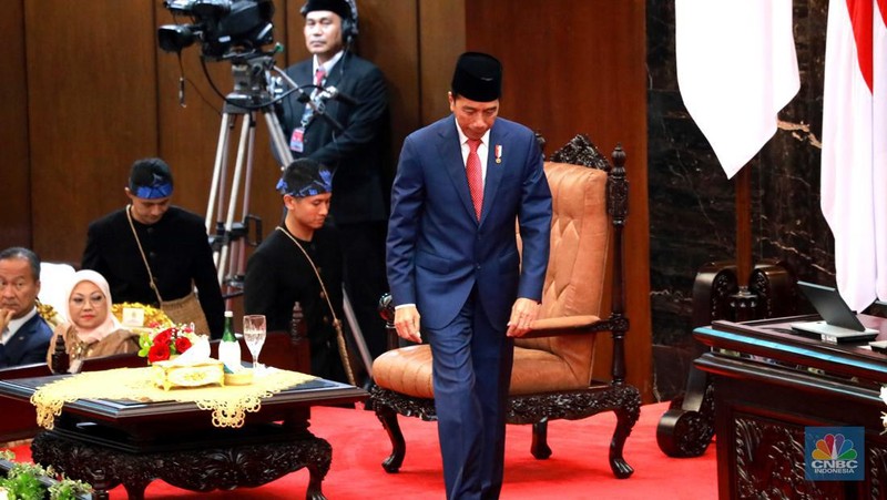 Presiden Joko Widodo dan Ketua DPR RI Puan Maharani di sidang tahunan MPR/DPR pada Senin (16/8). (CNBC Indonesia/Muhammad Sabki)