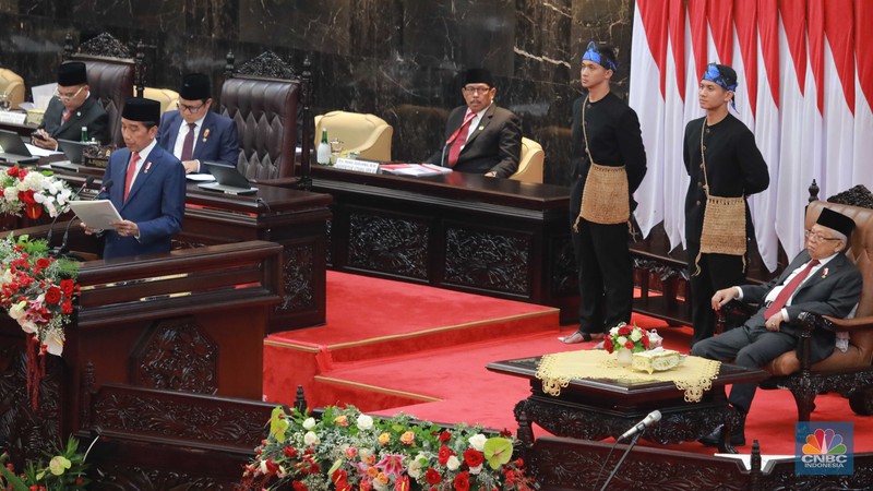 Pidato Presiden RI Joko Widodo tentang RAPBN Tahun Anggaran 2024 beserta nota keuangannya. Pidato Presiden RI Joko Widodo tentang RAPBN Tahun Anggaran 2024 beserta nota keuangannya. (CNBC Indonesia/Muhammad Sabki)