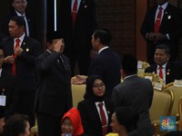 Prabowo Jenguk Luhut di Singapura Bawa Pesan Menyentuh..
