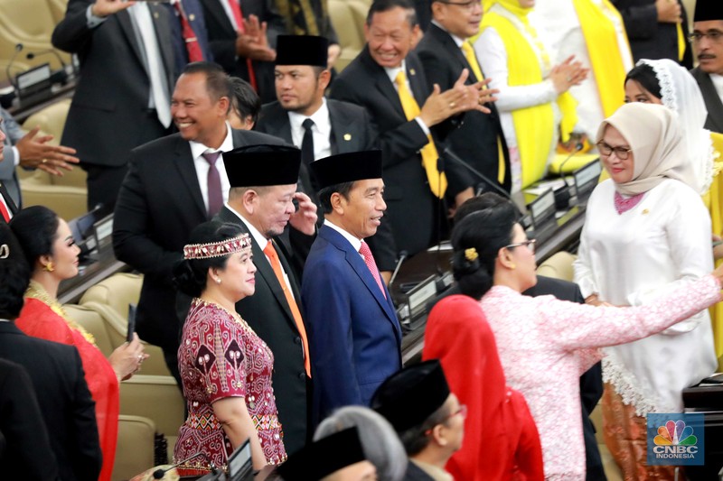 Presiden Joko Widodo dan Ketua DPR RI Puan Maharani di sidang tahunan MPR/DPR pada Senin (16/8). Presiden Joko Widodo dan Ketua DPR RI Puan Maharani di sidang tahunan MPR/DPR pada Senin (16/8). (CNBC Indonesia/Muhammad Sabki)