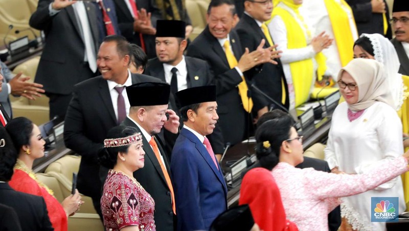 Presiden Joko Widodo dan Ketua DPR RI Puan Maharani di sidang tahunan MPR/DPR pada Senin (16/8). (CNBC Indonesia/Muhammad Sabki)