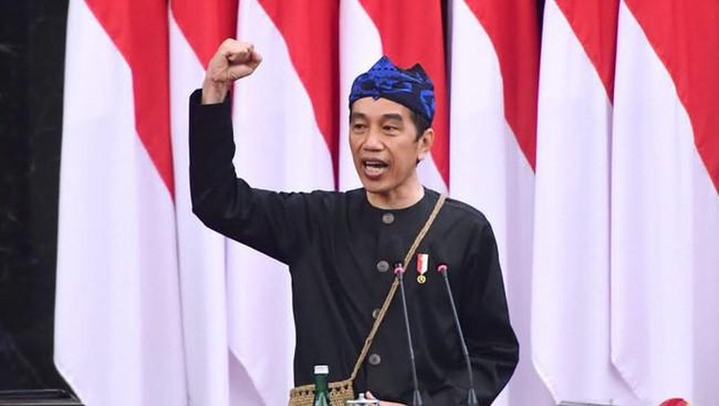 Presiden Joko Widodo mengenakan baju adat Sasak Nusa Tenggara Barat (NTB) saat pidato kenegaraan Sidang Bersama DPD-DPR di di Gedung Nusantara, Kompleks Parlemen, Senayan, Jakarta, Jumat (16/8/2019). (Reuters/Willy Kurniawan)