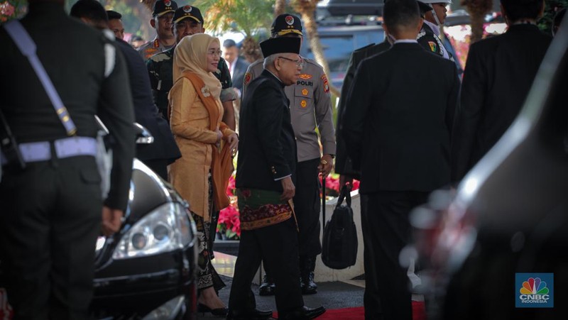Wakil Presiden Ma'ruf Amin tiba di Kompleks DPR/MPR RI jelang sidang tahunan 2023. (CNBC Indonesia/Faisal Rahman)