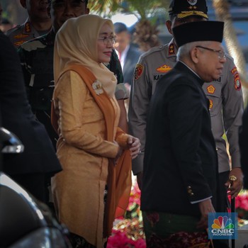 Wapres Ma'ruf Amin Pakai Baju Adat Betawi di Sidang MPR