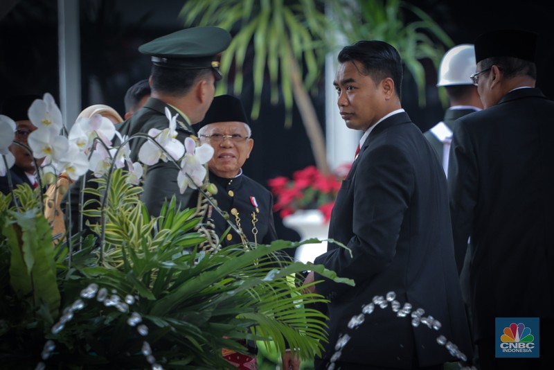Wakil Presiden Ma'ruf Amin tiba di Kompleks DPR/MPR RI jelang sidang tahunan 2023. (CNBC Indonesia/Faisal Rahman) Wakil Presiden Ma'ruf Amin tiba di Kompleks DPR/MPR RI jelang sidang tahunan 2023. (CNBC Indonesia/Faisal Rahman)