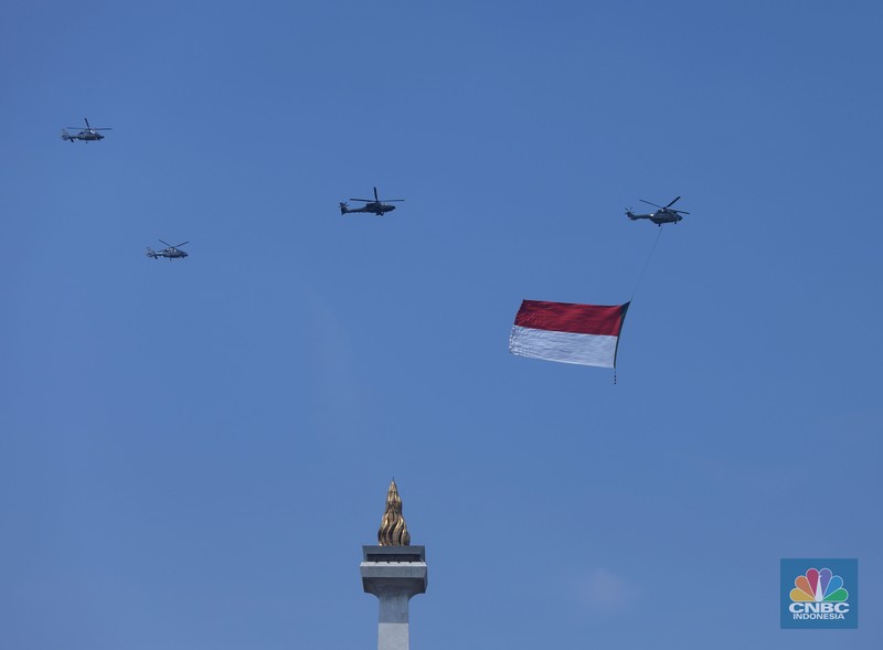 Atraksi udara pesawat tempur TNI AU memeriahkan HUT ke-78 RI di Jakarta, Kamis (17/8/2023). (CNBC Indonesia/Tri Susilo) Atraksi udara pesawat tempur TNI AU memeriahkan HUT ke-78 RI di Jakarta, Kamis (17/8/2023). (CNBC Indonesia/Tri Susilo)