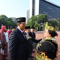 Bos Badak LNG Terima Tanda Kehormatan Satyalancana Wira Karya